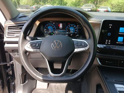 Used 2025 Volkswagen Atlas SE FWD image 29