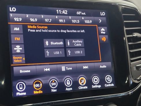 Used 2021 Jeep Grand Cherokee Laredo X AWD/4WD image 38