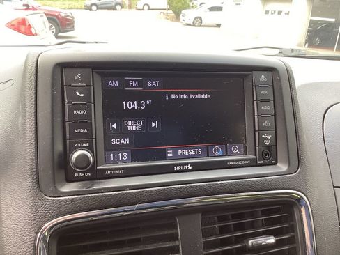 Used 2019 Dodge Grand Caravan SE w/ UConnect Hands-Free Group image 13