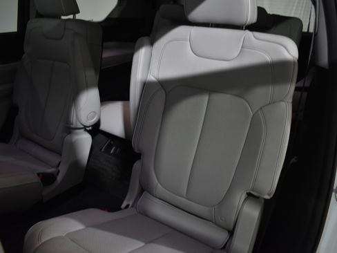 Used 2021 Jeep Grand Cherokee L Overland w/ Luxury Tech Group IV image 26