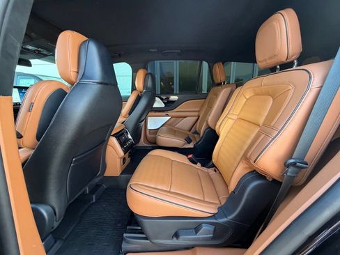 Used 2025 Lincoln Aviator Black Label w/ Jet Appearance Package AWD/4WD image 17