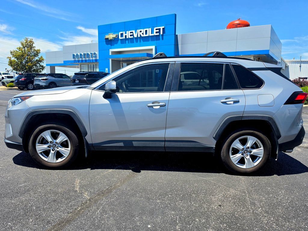 Used 2019 Toyota RAV4 XLE FWD image 3