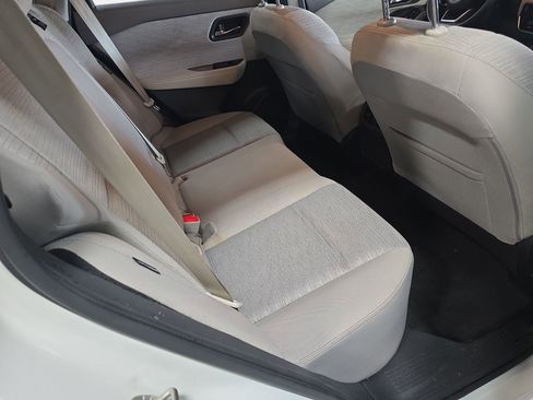 Used 2022 Nissan Rogue SV FWD image 11