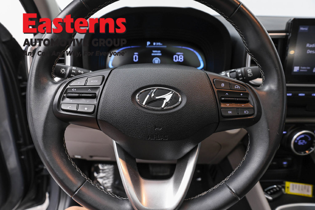 Used 2025 Hyundai Venue SEL FWD image 11