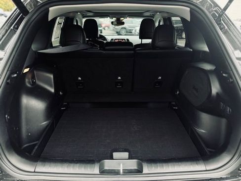 Certified 2022 Jeep Cherokee Limited image 12