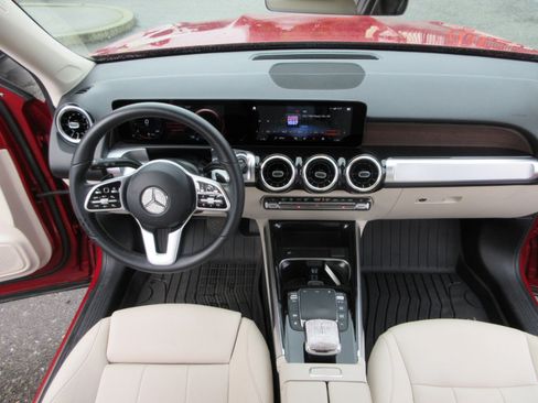 Used 2022 Mercedes-Benz GLB 250 4MATIC image 17