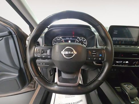 Used 2025 Nissan Rogue SV AWD/4WD image 13