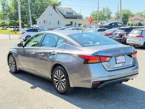 Used 2024 Nissan Altima 2.5 SV FWD image 6