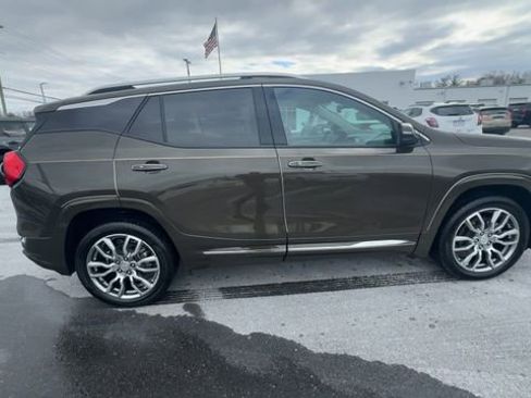 Used 2023 GMC Terrain Denali image 9