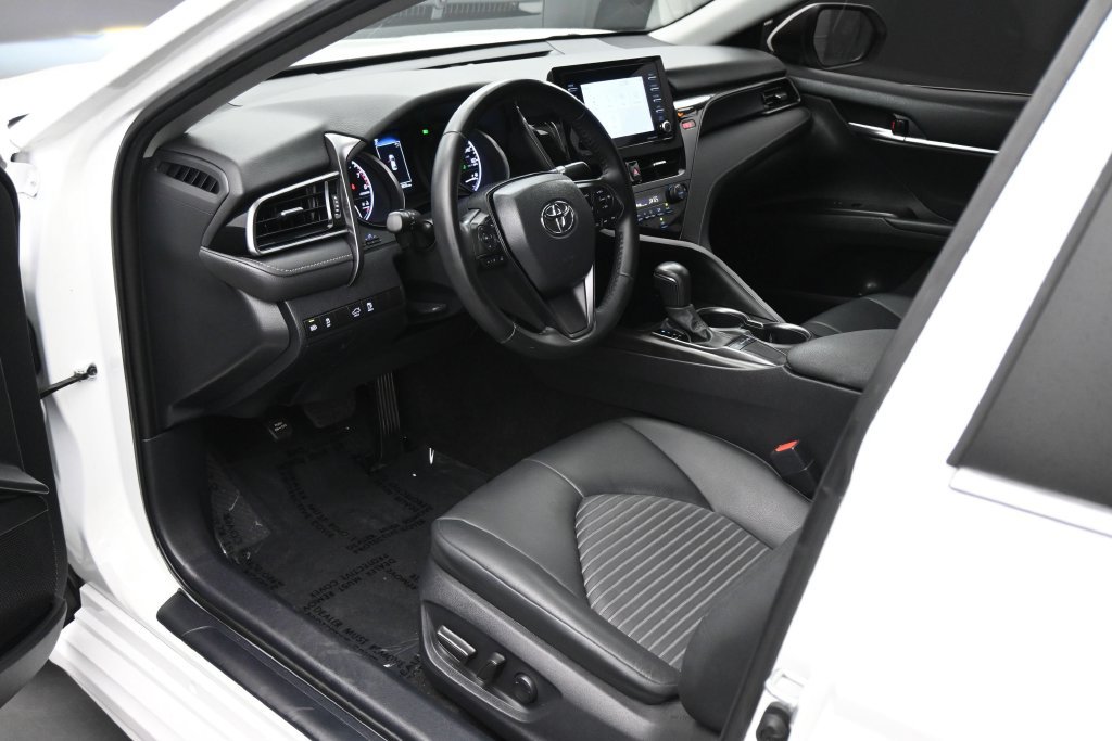 Used 2024 Toyota Camry SE FWD image 5