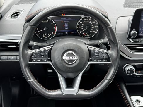 Used 2024 Nissan Altima 2.5 SR FWD image 15