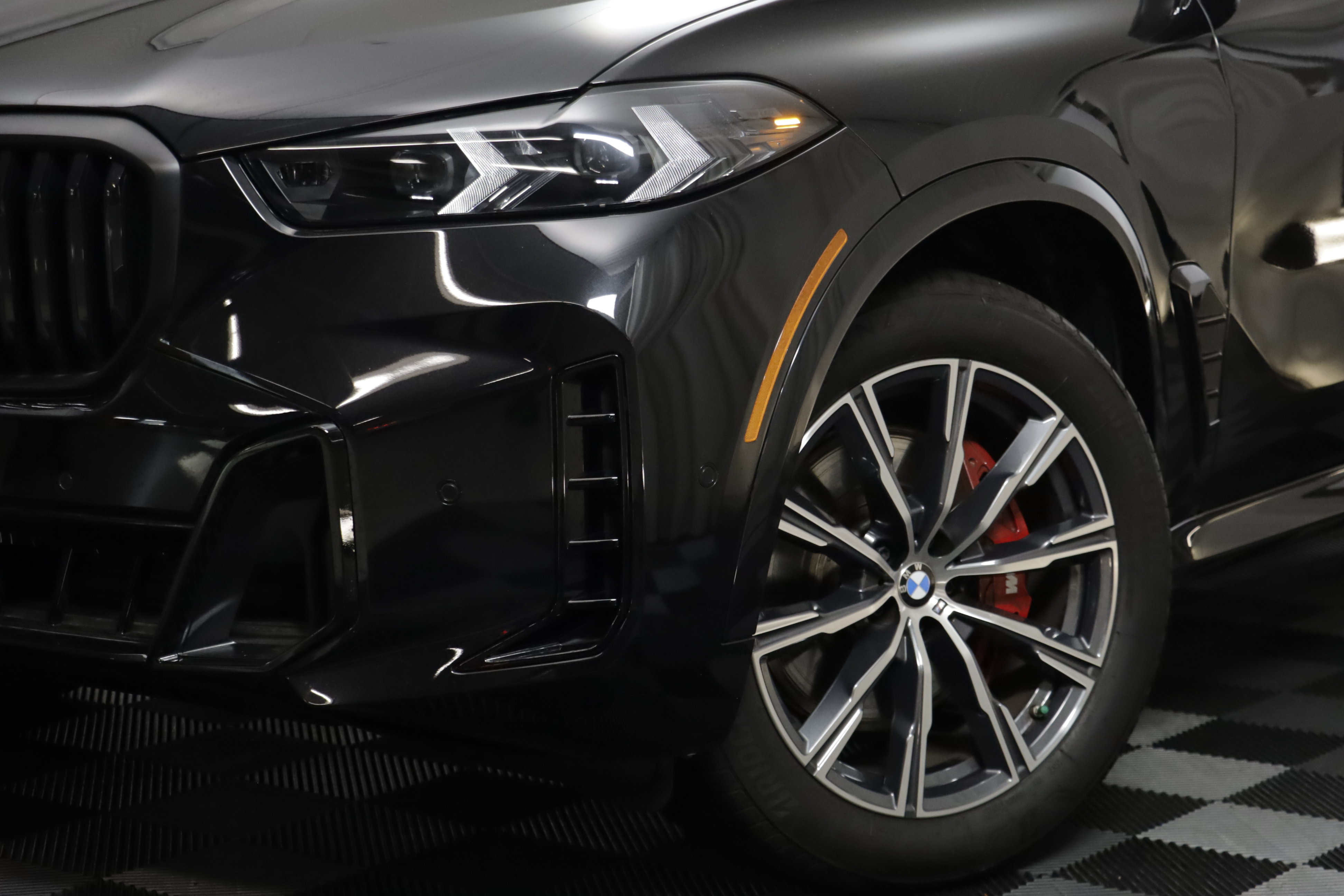 Used 2026 BMW X5 xDrive40i w/ M Sport Package AWD/4WD image 3