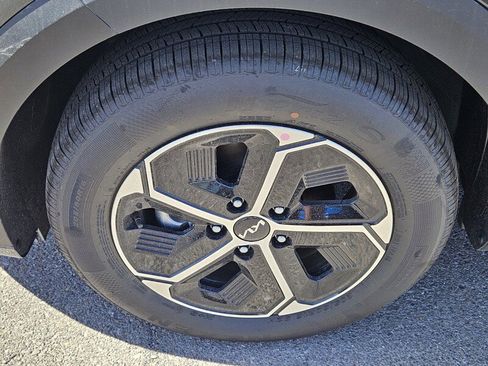 New 2025 Kia Niro EX image 5