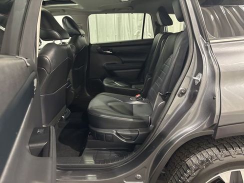 Used 2021 Toyota Highlander XLE image 10