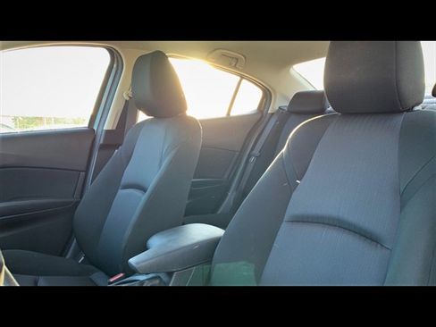 Used 2015 MAZDA MAZDA3 i SV FWD image 10