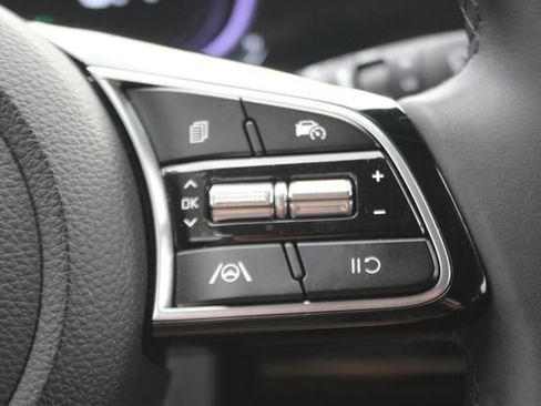 Used 2025 Kia Seltos S AWD/4WD image 16