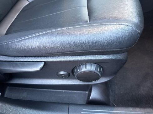 Used 2022 Mercedes-Benz GLB 250 4MATIC image 17