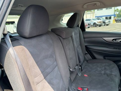 Used 2015 Nissan Rogue SV FWD image 28