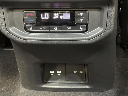 Used 2024 Volkswagen Atlas SEL AWD/4WD image 36