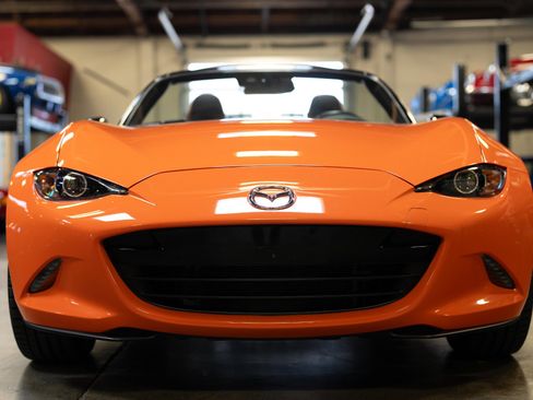 Used 2019 MAZDA MX-5 Miata 30th Anniversary image 17
