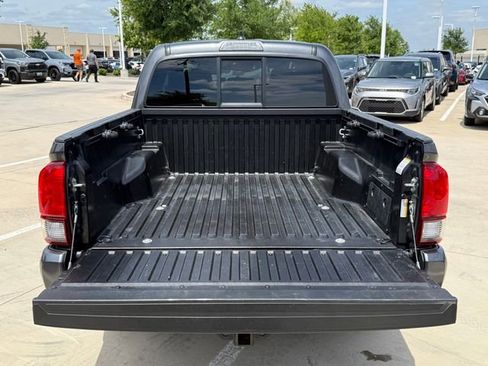 Used 2020 Toyota Tacoma SR AWD/4WD image 27