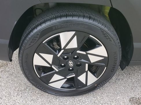 Used 2024 Hyundai Kona SEL FWD image 9