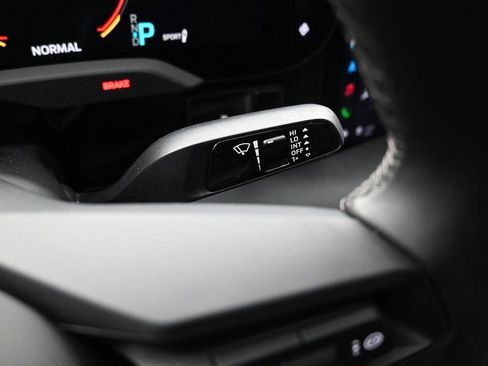 Used 2022 Porsche Taycan image 16