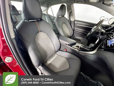 Used 2019 Toyota Camry LE FWD image 18