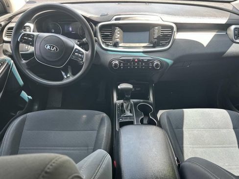 Used 2019 Kia Sorento LX FWD image 10