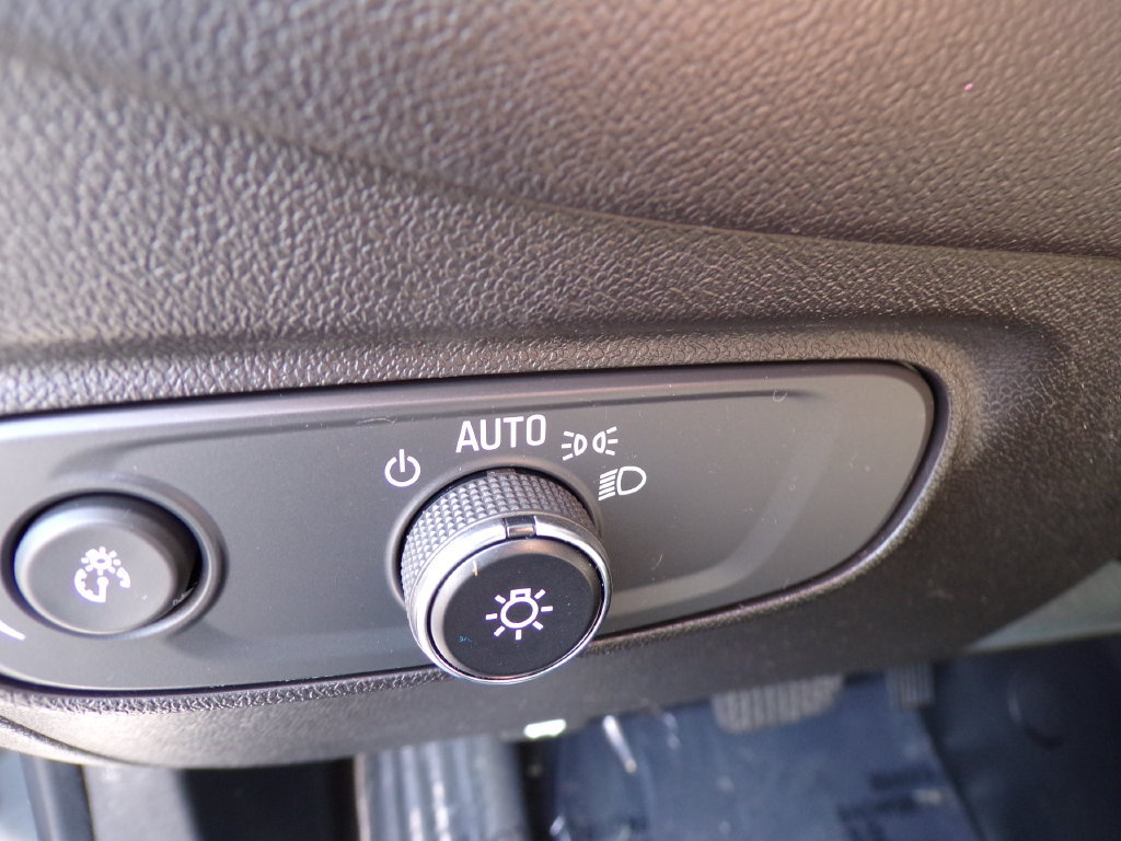 Used 2021 Chevrolet Equinox LS AWD/4WD image 17