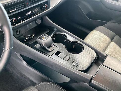 Certified 2025 Nissan Rogue SV FWD image 16