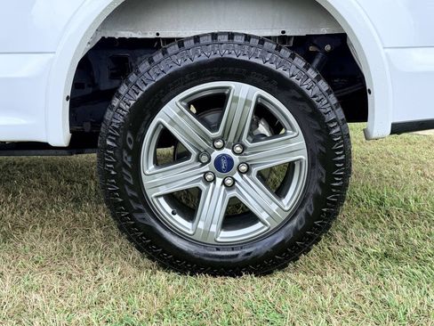 Used 2019 Ford F150 Lariat w/ Equipment Group 502A Luxury AWD/4WD image 10