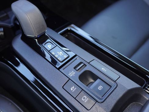 Used 2025 Toyota Prius XLE image 18