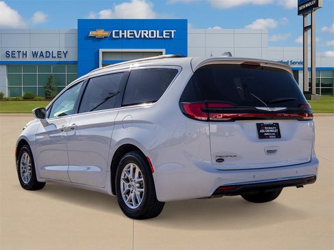 Used 2022 Chrysler Pacifica Touring-L image 5