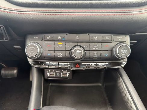 Used 2024 Dodge Durango GT AWD/4WD image 19