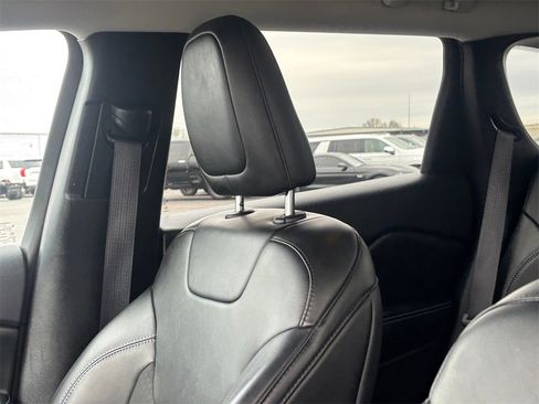 Used 2019 Jeep Cherokee Latitude Plus image 14