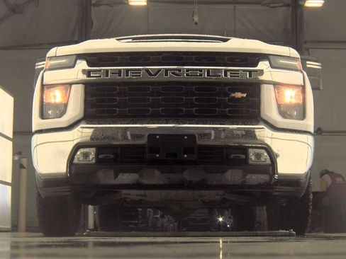 Used 2020 Chevrolet Silverado 2500 LT AWD/4WD image 3