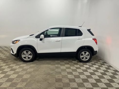 Certified 2022 Chevrolet Trax LS w/ Tint and Cruise Package image 6