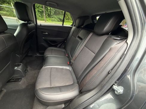 Used 2018 Chevrolet Trax LT w/ LT Convenience Package AWD/4WD image 23
