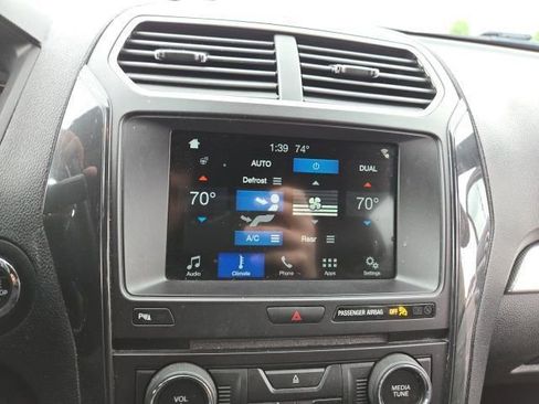 Used 2017 Ford Explorer XLT w/ Equipment Group 202A FWD image 13