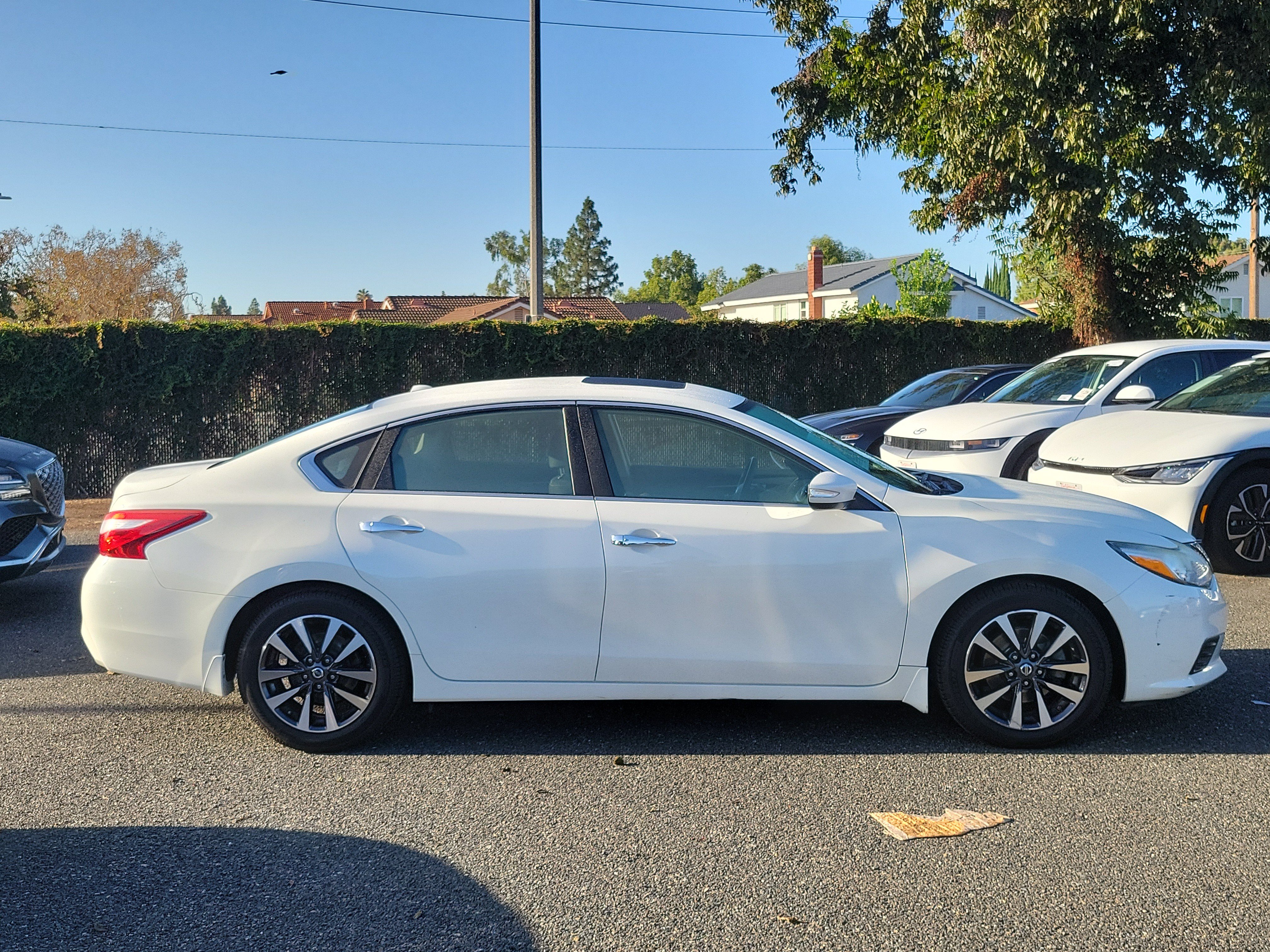 Used 2016 Nissan Altima 2.5 SV w/ Convenience Package FWD image 5