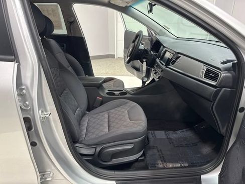 Used 2018 Kia Niro FE FWD image 29