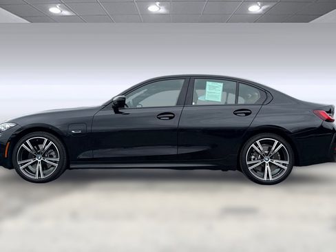 Certified 2023 BMW 330e w/ Premium Package image 2
