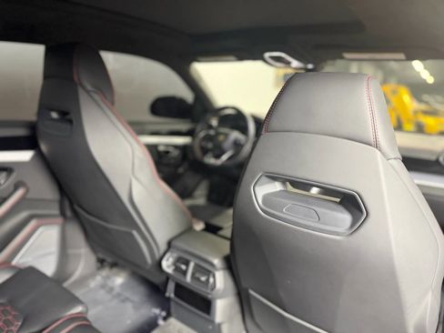 Used 2019 Lamborghini Urus Sport Utility 4D image 31