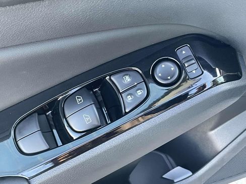 New 2025 Nissan Altima 2.5 SR image 17