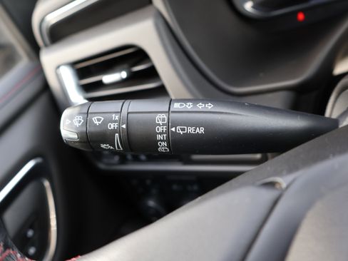 Used 2022 Chevrolet Suburban RST w/ Sport Performance Package image 37