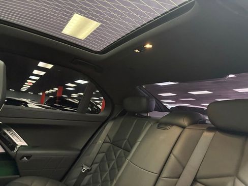 Used 2025 BMW 740i w/ Premium Package RWD image 39