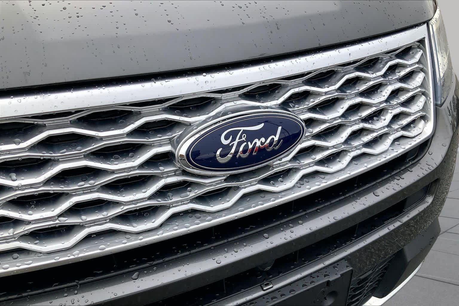 Used 2016 Ford Explorer Platinum AWD/4WD image 32