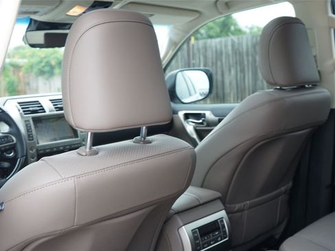 Used 2021 Lexus GX 460 Luxury w/ Off Road Package AWD/4WD image 23