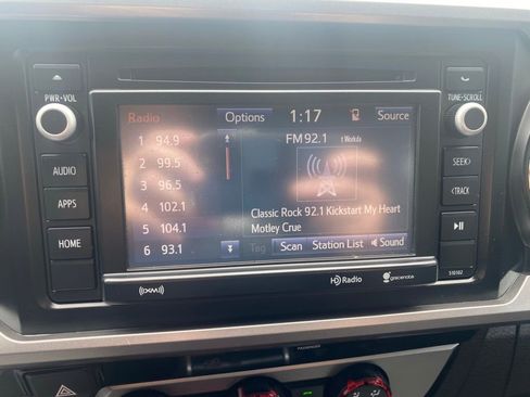 Used 2017 Toyota Tacoma 4x4 Double Cab image 12